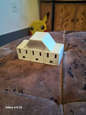 White 3-Outlet Electrical Adapter Plug Night Light
